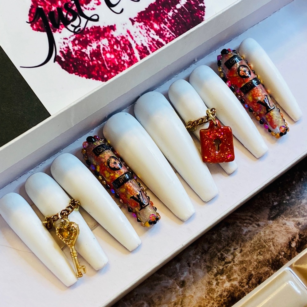 Press on nails - Picture 2 of 5